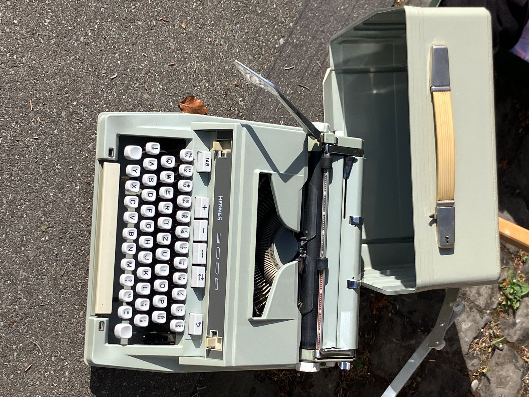 Hermès Schreibmaschinen: Hermes 3000 Vintage Schreibmaschine – Gebraucht aus Zürich von emka00