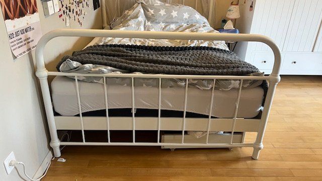 Letti: METALLBETT WEISS 140X200 – Usato da Küsnacht ZH venduto da Pulpo2000 5