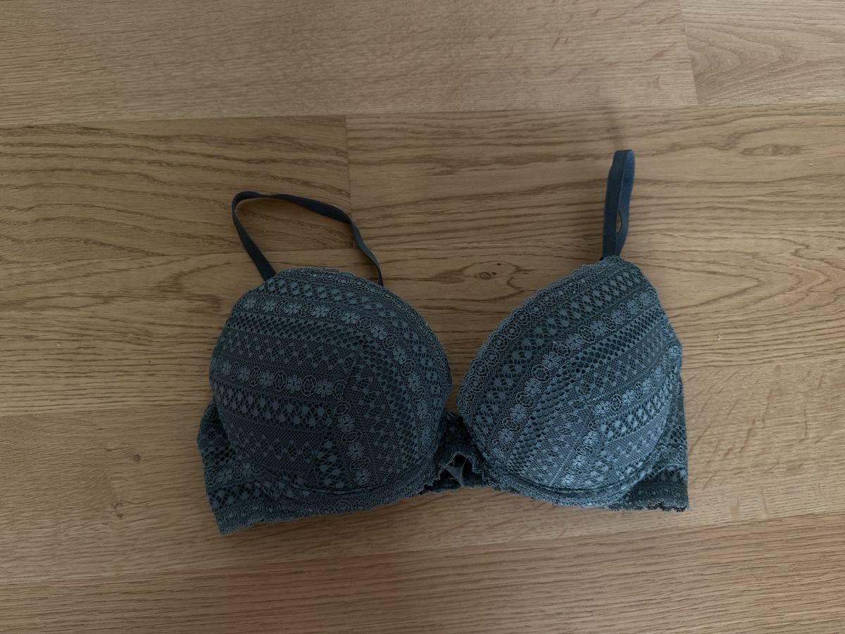 H&M Autres dessous: wunderschöner BH mit Spitze 75c – D'occasion à Neuhausen par ddelucia87