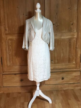 Hübsches Spitzenkleid mit Bolero gr. 40 (1x getragen)