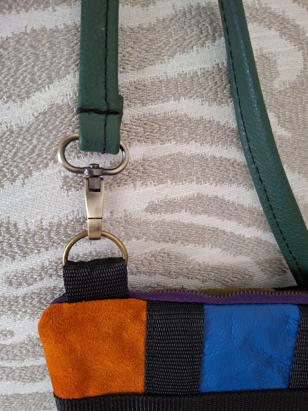 Taschen für Damen: Bunte Umhängetasche Patchwork Leder Stoff Handarbeit neuw... – Neu und originalverpackt aus Bellikon von MellonCollieMitTwint 4
