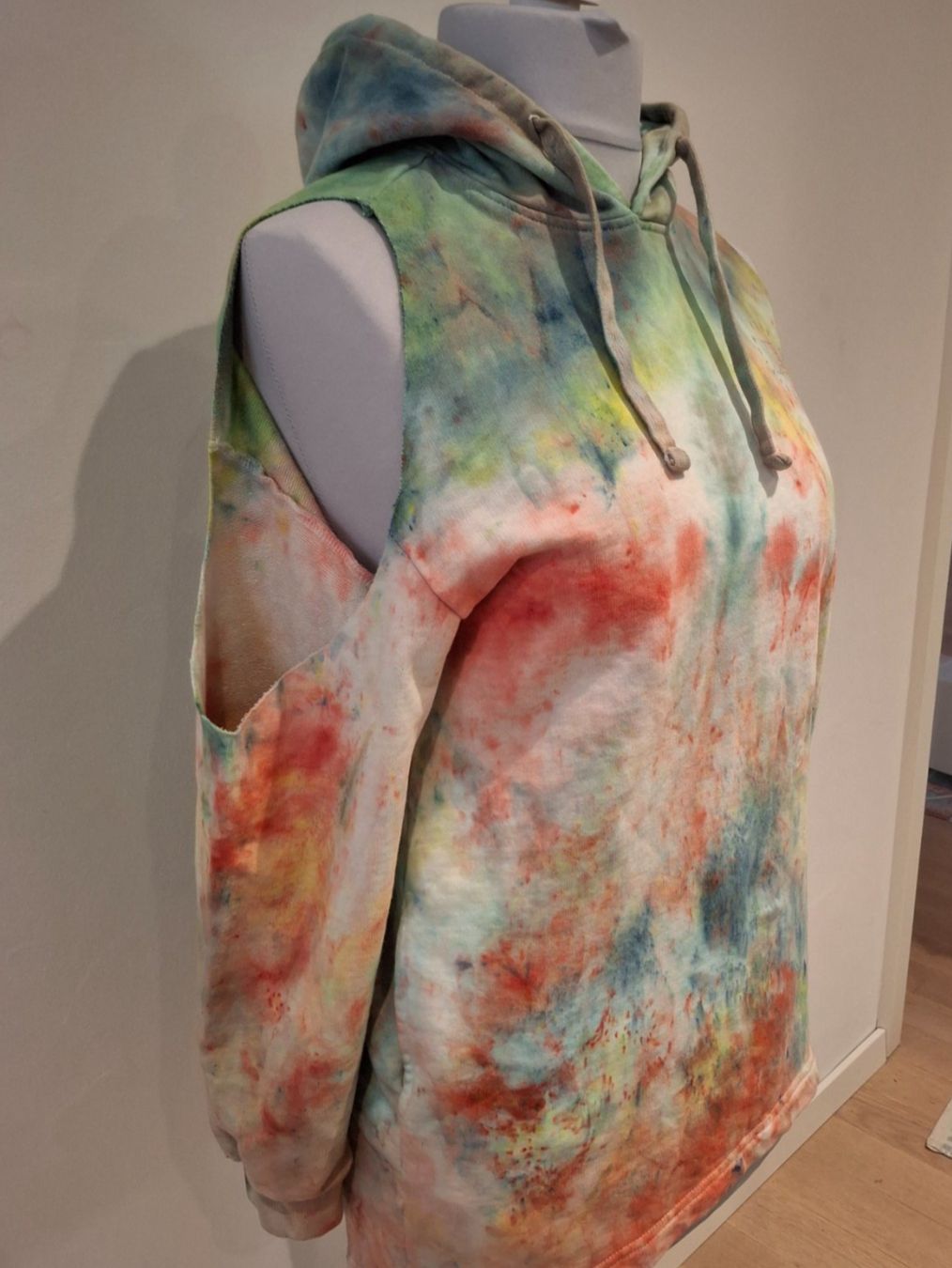 Maglioni & Felpe: Cooler Batik Hoodie mit Cut-Outs, Gr. M – Nuovo (secondo la descrizione) da Bellikon venduto da MellonCollieMitTwint 1
