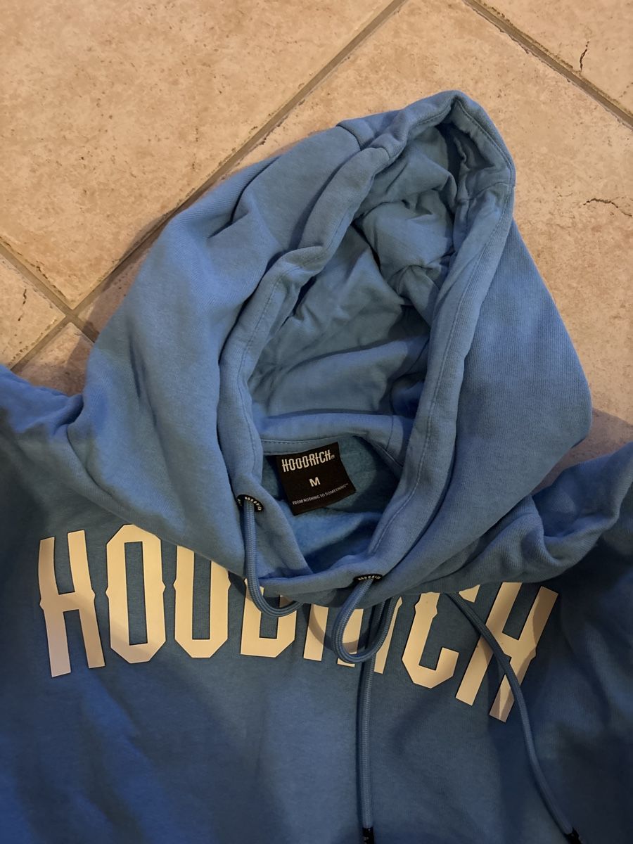 Pullover & Sweatshirts: Pull a capuchon NEUF – Neu (gemäss Beschreibung) aus Blonay von Ollorvi 1