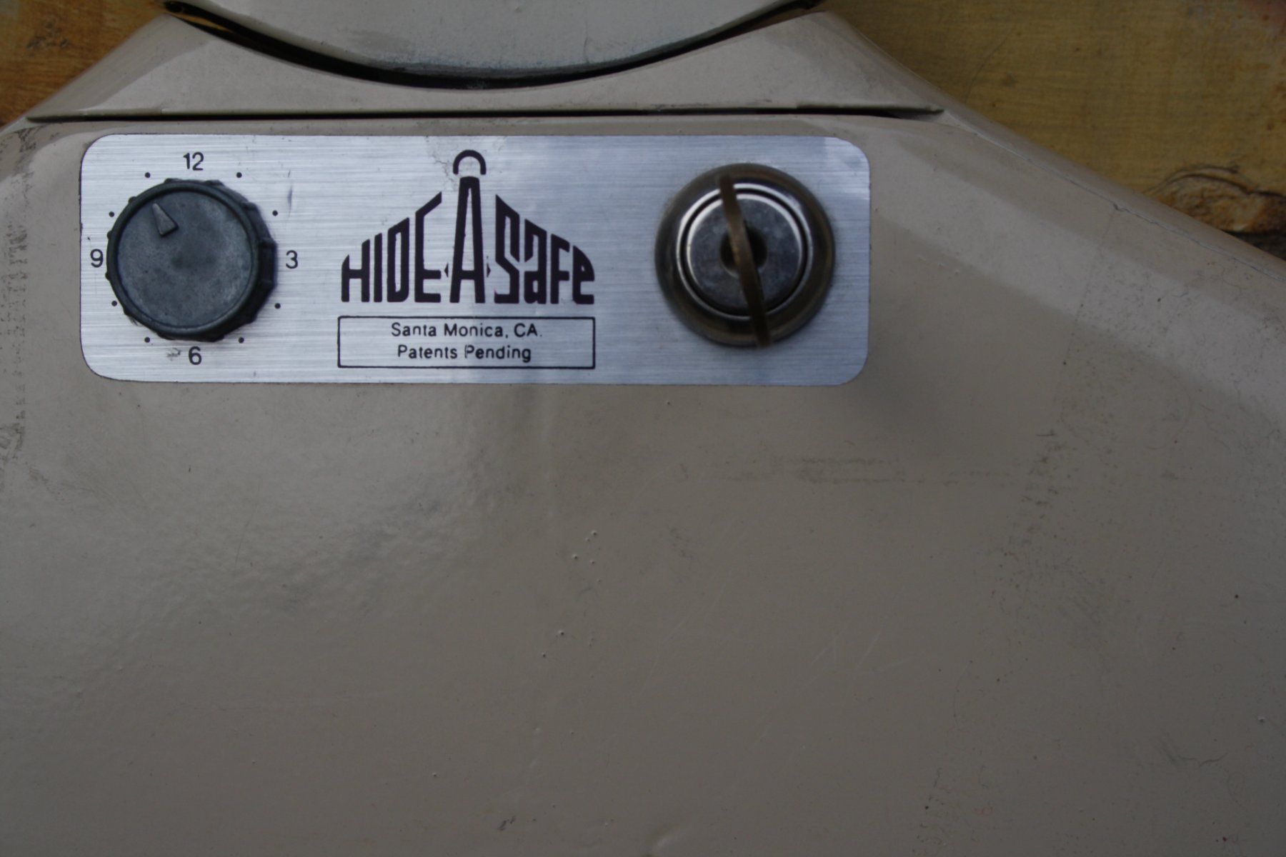 Tresor: VINTAGE HIDEASAFE  BÜGEL SAFE – Gebraucht aus Wauwil von Pneuedy 3