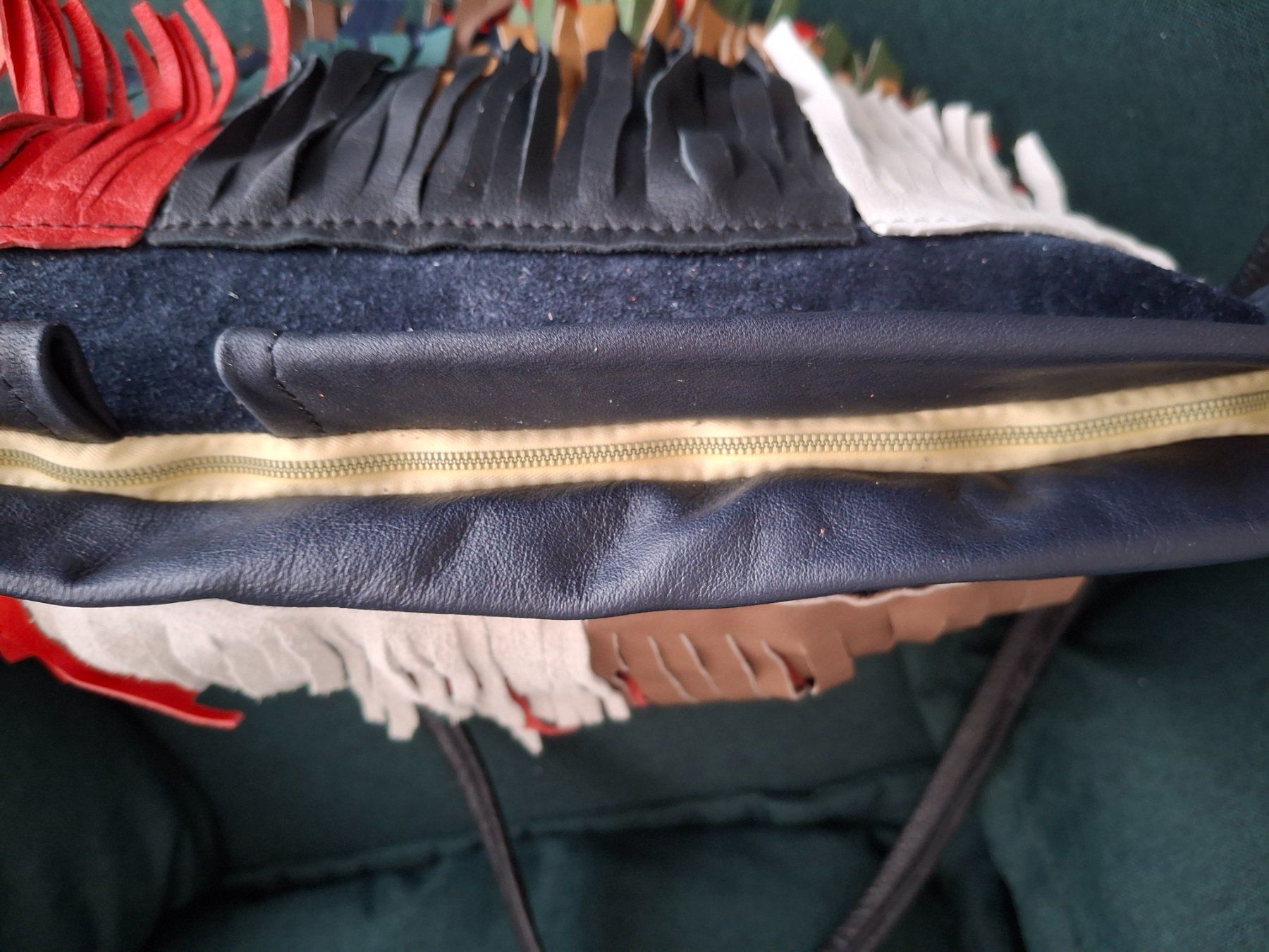 Borse da donna: Schicke Leder Fransen Handtasche / Schultertasche - Chic! – Nuovo (secondo la descrizione) da Bellikon venduto da MellonCollieMitTwint 1