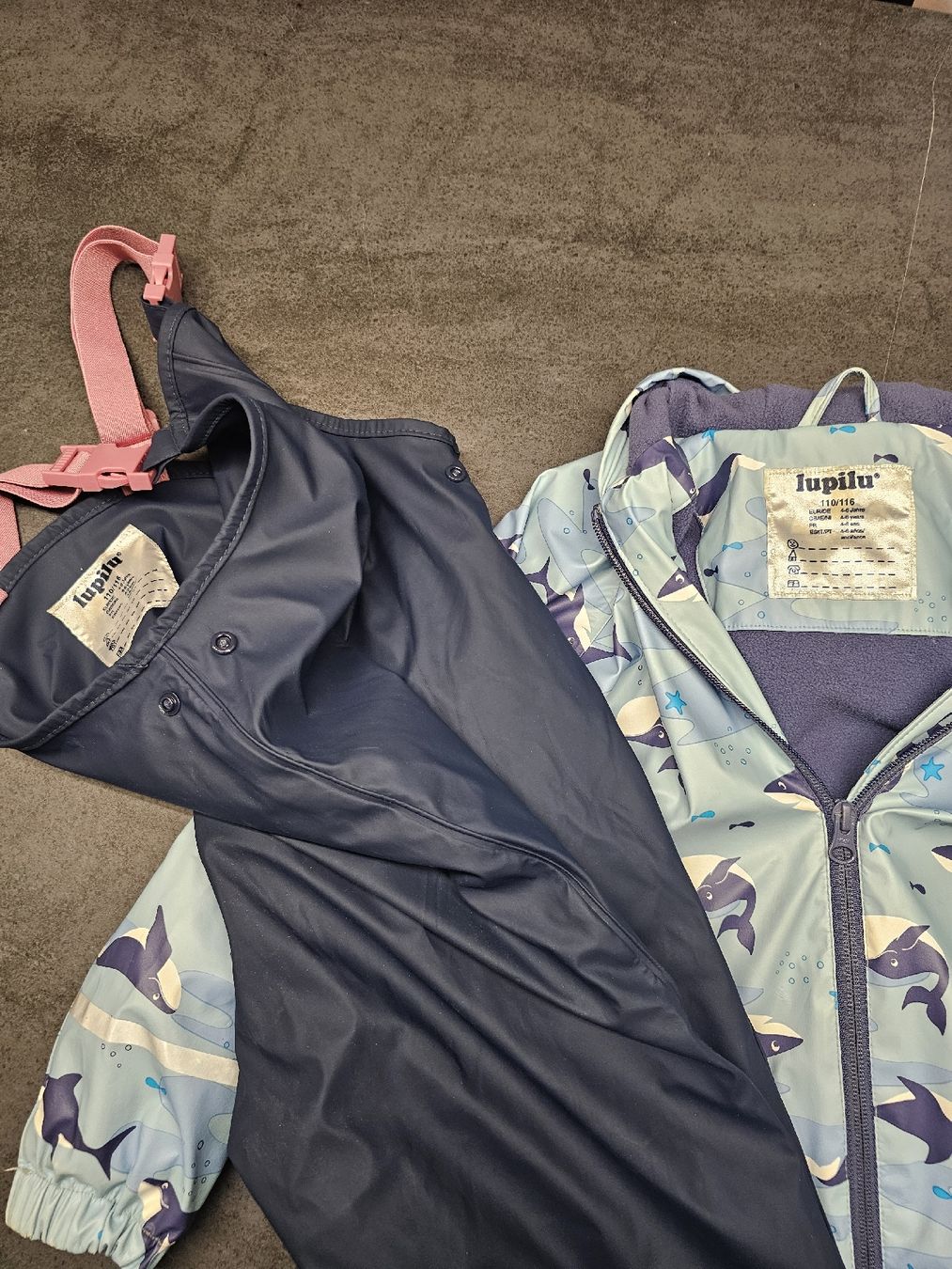 Completi: Regenkleider Kombi Gr. 110/116 – Usato da Ebikon venduto da Mauzi86 1