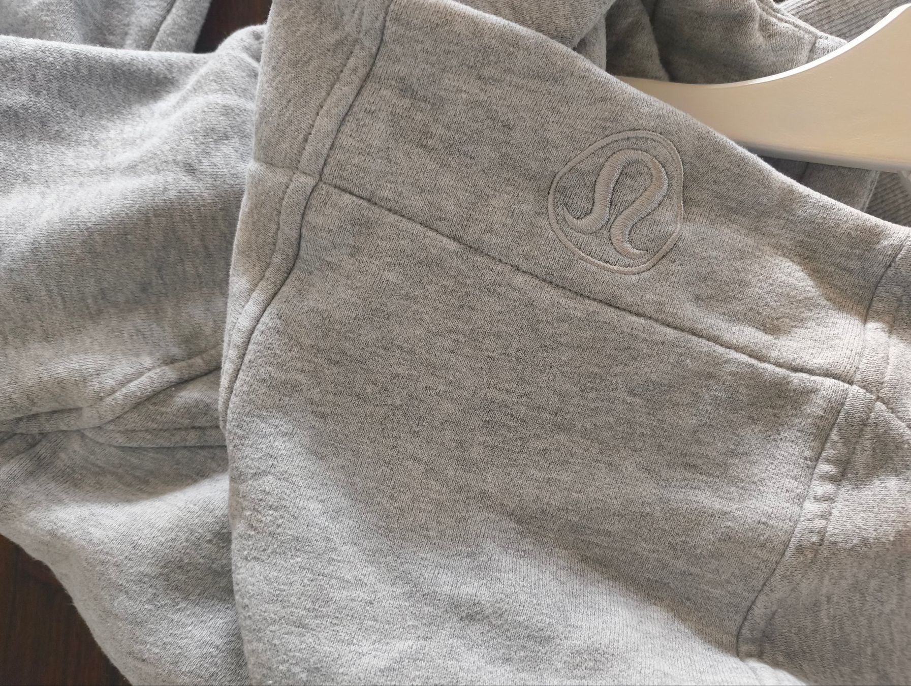 Lululemon Jacken: Lululemon Scuba Hoodie – Gebraucht aus Stein am Rhein von DaOhana 3
