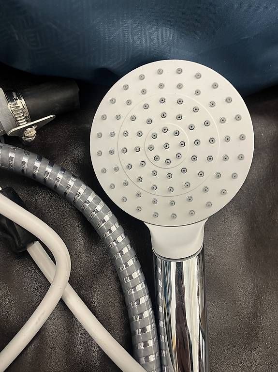 Sanitari: Duschzelt, Wanne + Durchlauferhitzer – Usato da Zürich venduto da Studio6 3