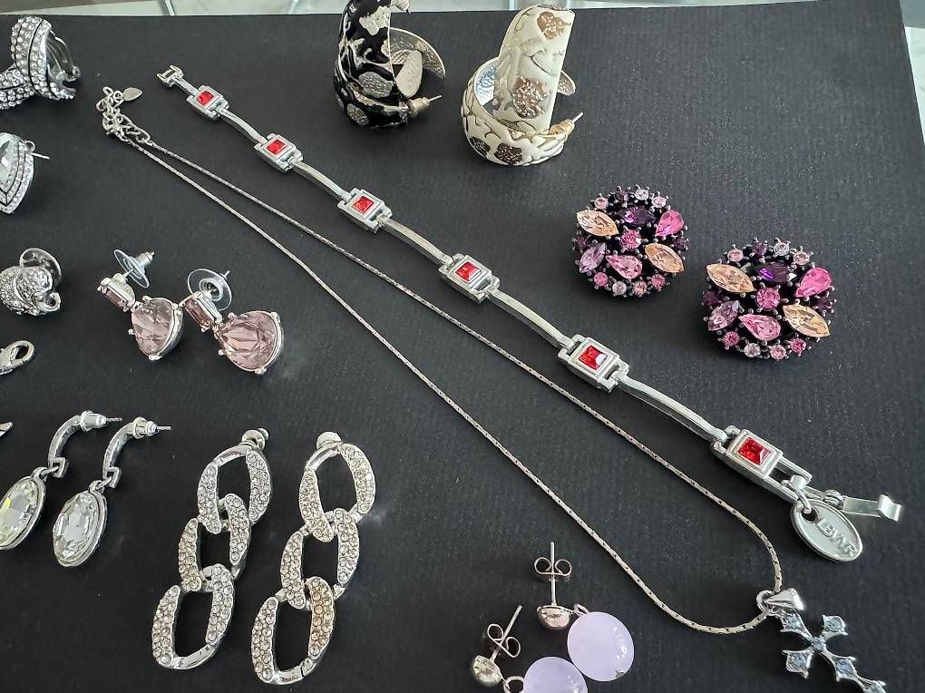 Altri gioielli: Modeschmuck Konvolut, silberfarben. – Usato da Berlingen venduto da AndreaHB. 2