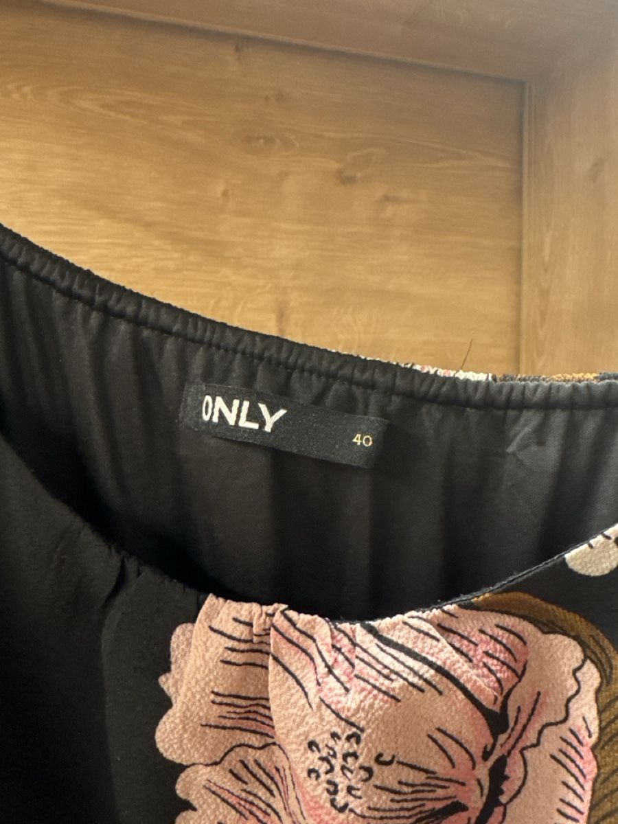 Only Vestiti: ONLY MAXIKLEI Blumenmuster, Grösse 40 – Usato da Lauperswil venduto da chaetschgumi 1