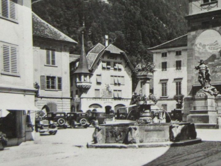 Cartes postales: ALTDOEF HAUPTPLATZ OLDTIMER AUTO'S PARKING TELLDENKMAL 1934 – D'occasion à Ettingen par Hausi4711 1