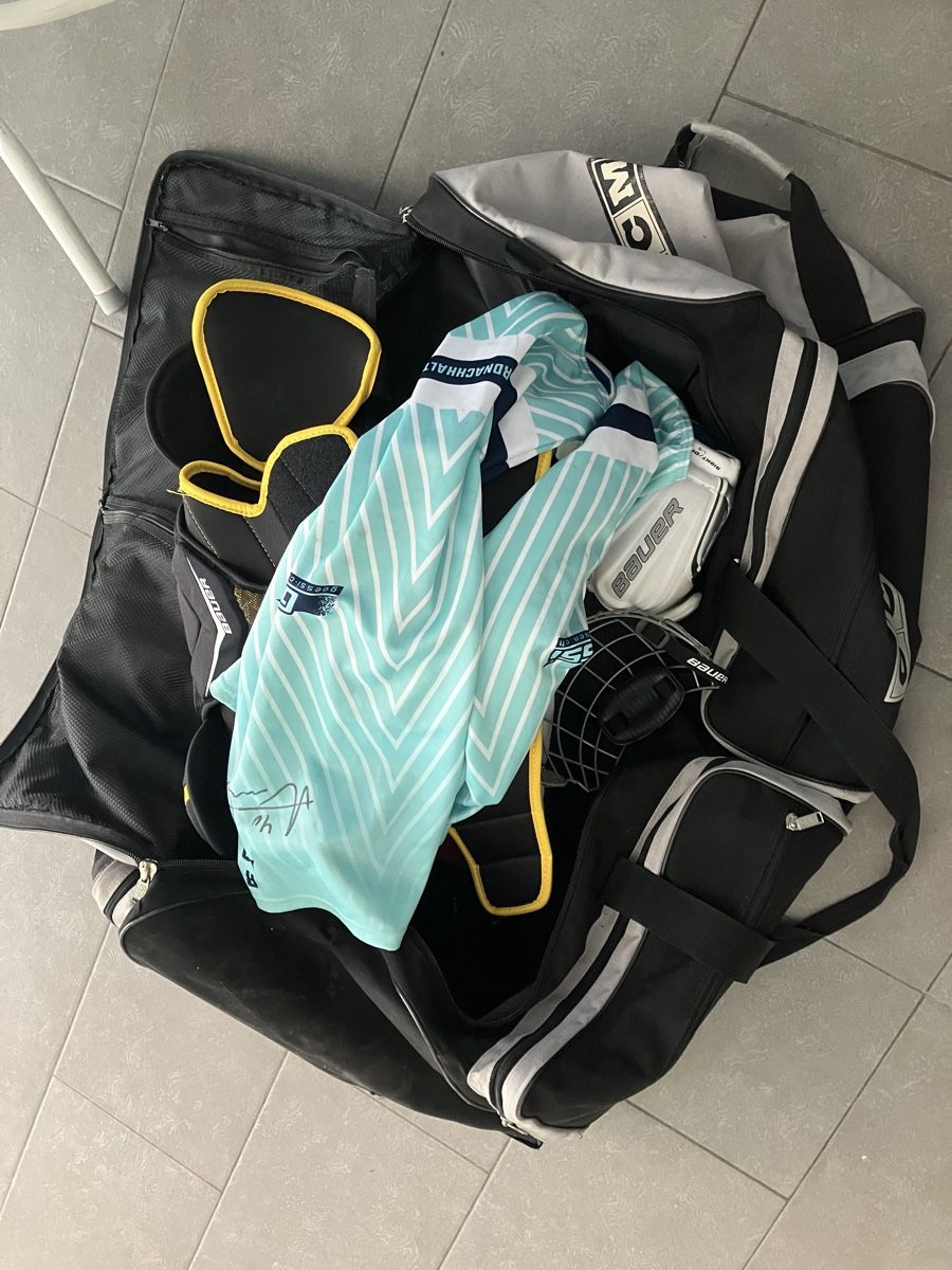 Helme: Eishockey Ausrüstung – Gebraucht aus Unterägeri von cha_05 9