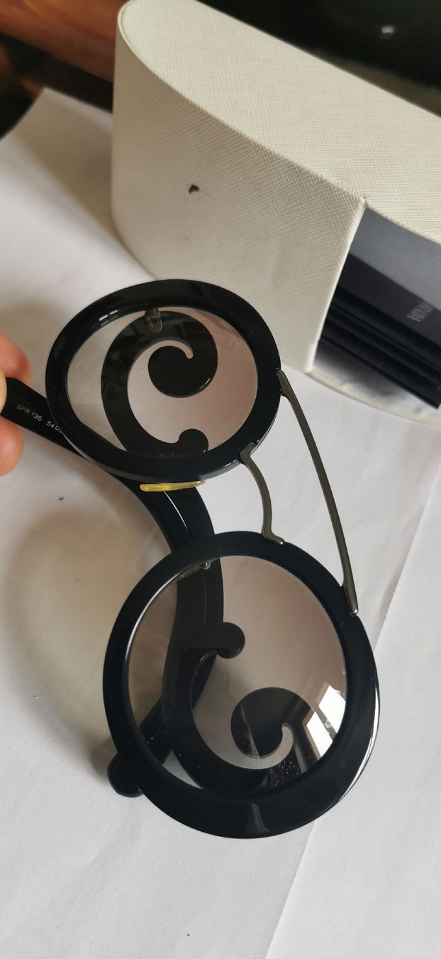 Prada Brillen & Gläser: lunettes de soleil Prada – Gebraucht aus Vésenaz von Angela.C3 7