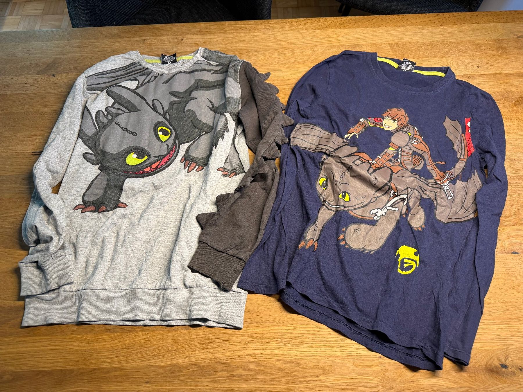 Lotti di vestiti: Pullover und Swatshirt Drachenzähmen Dragon Gr. 152/158 – Usato da Schlieren venduto da Creichen1