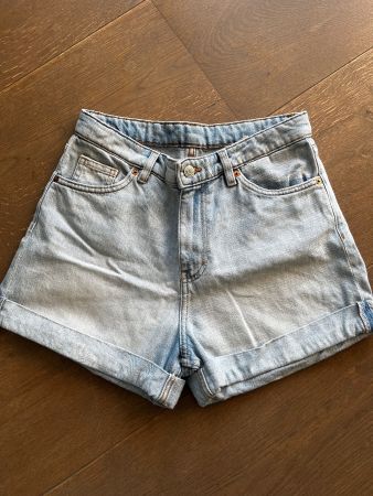 Short en jeans Monki (taille 27)