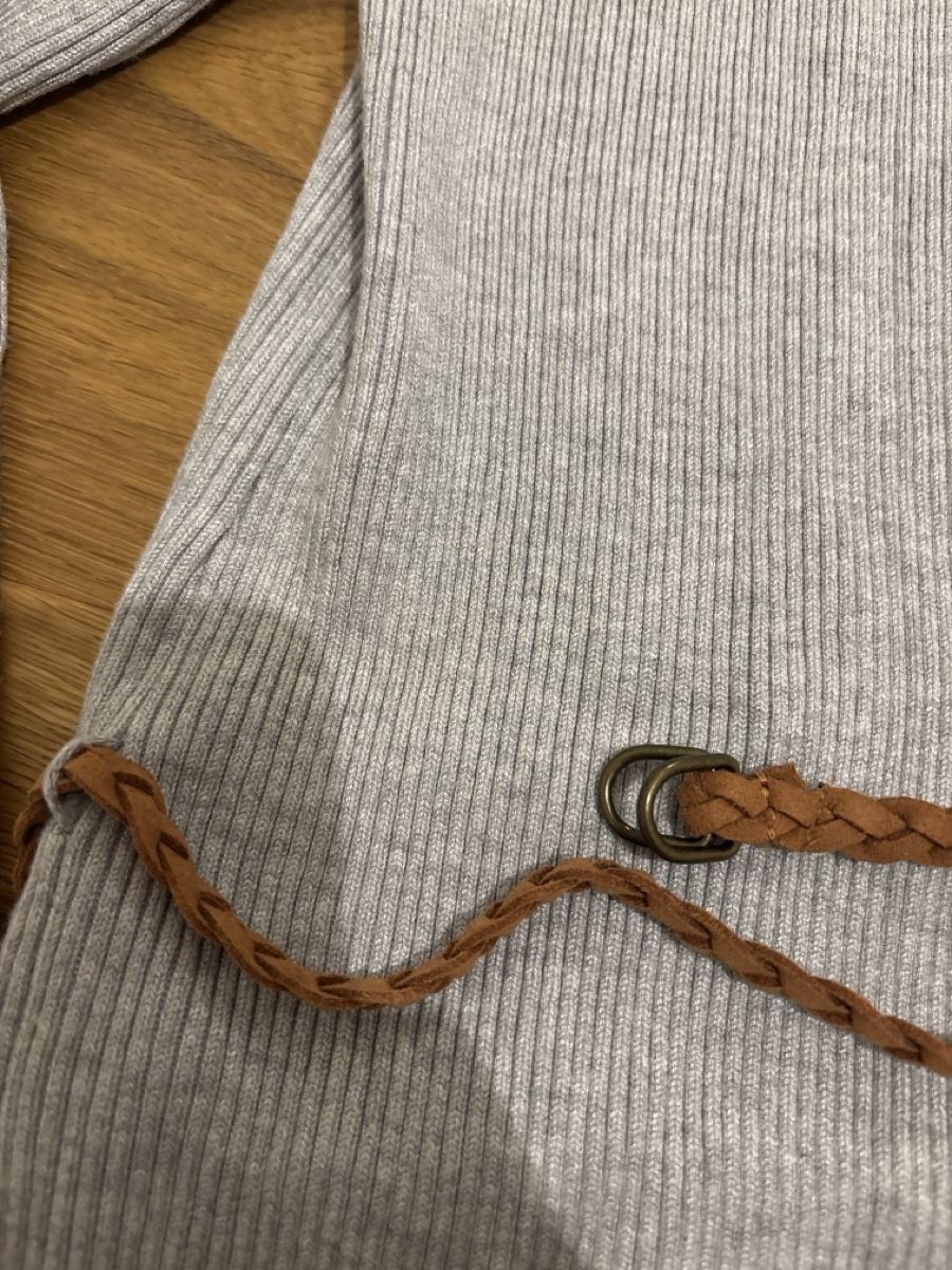C&A Maglioni & Felpe: C&A Mädchen lange Strickjacke Gr.146/152 mit gürtel – Usato da Wilen b. Wil venduto da b-mountain 3