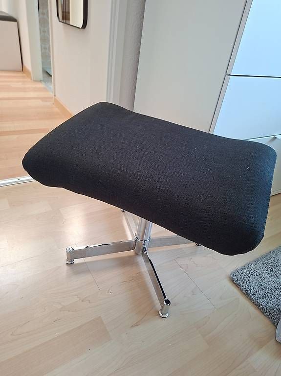Poltrone: Grauer Sessel mit Fussteil – Usato da Birmensdorf ZH venduto da Rike2017 2