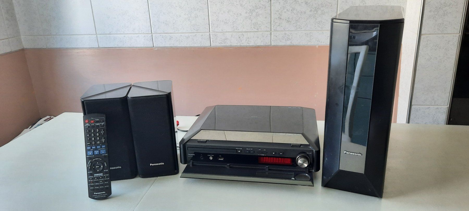 Panasonic Home Cinema: Panasonic Home Theater Sound System – Nuovo (secondo la descrizione) da Amriswil venduto da fel_pyg2 5
