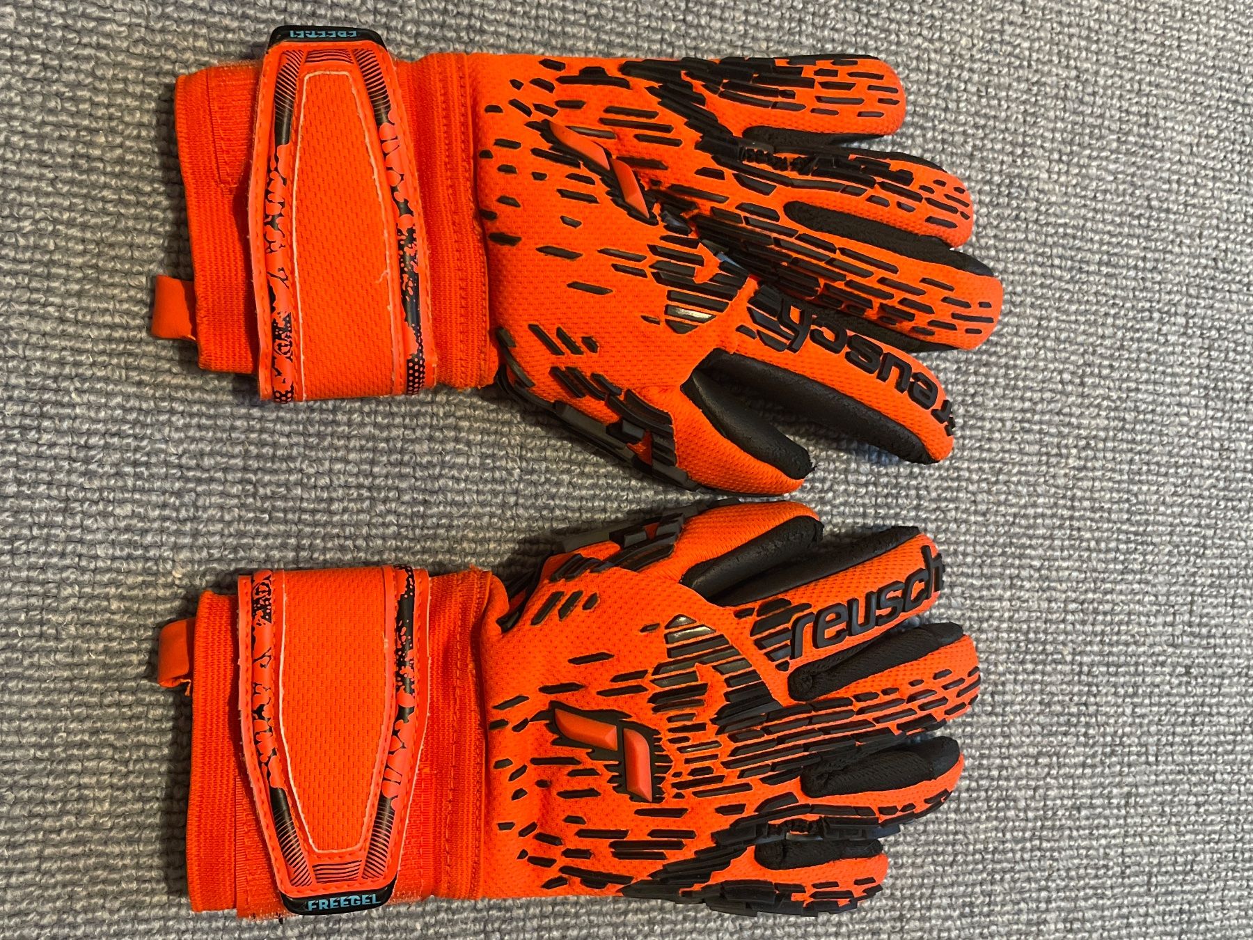 Reusch Kinderhandschuhe: Reusch Attrakt Torwarthandschuhe Gr. 7 – Gebraucht aus Wettswil von Chlaettermus