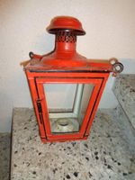 Rote alte Feuerwehr Schlauchwagen Lampe Laterne