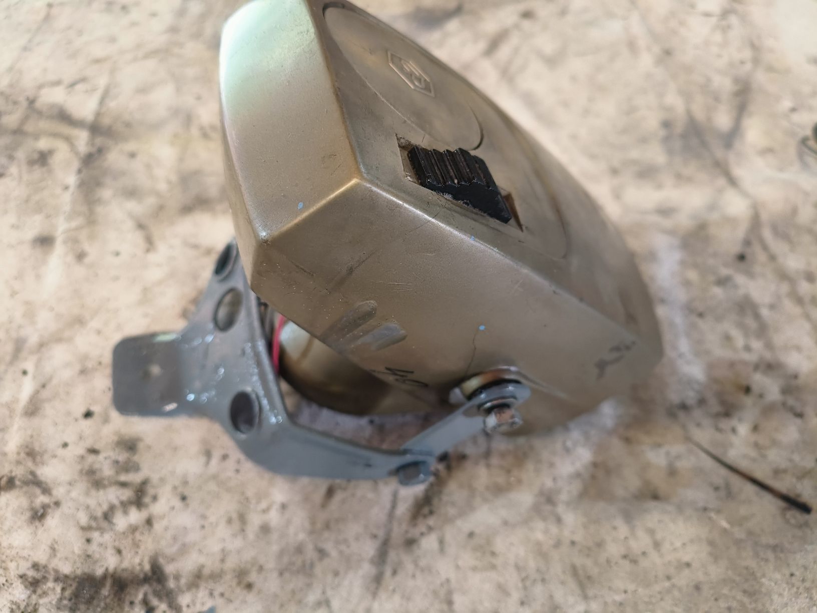 Piaggio Parti ricambio per ciclomotori: Antik Piaggio Lampe mit Horn – Usato da Fulenbach venduto da Elektronik