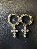 Boucles d’oreilles créoles croix zircons – Argent 925 plaqué