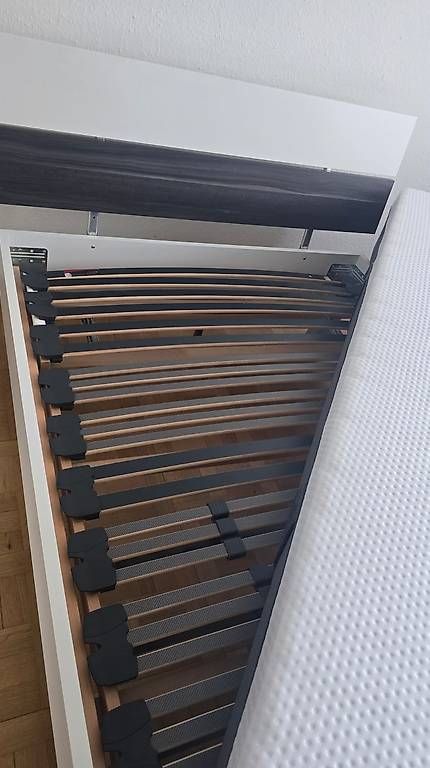 Letti: Lit avec sommier et matela comme neuf  – Usato da Vernier venduto da Patrick877
