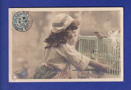 ENFANT - Jeune fille et oiseau