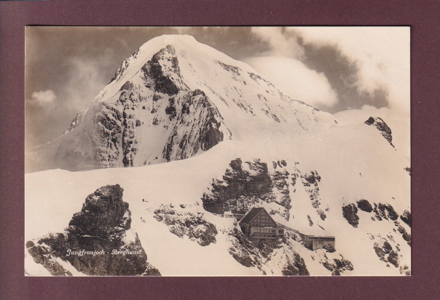 Cartoline postali: JUNGFRAUJOCH - Berghaus – Usato da Pully venduto da nicecards