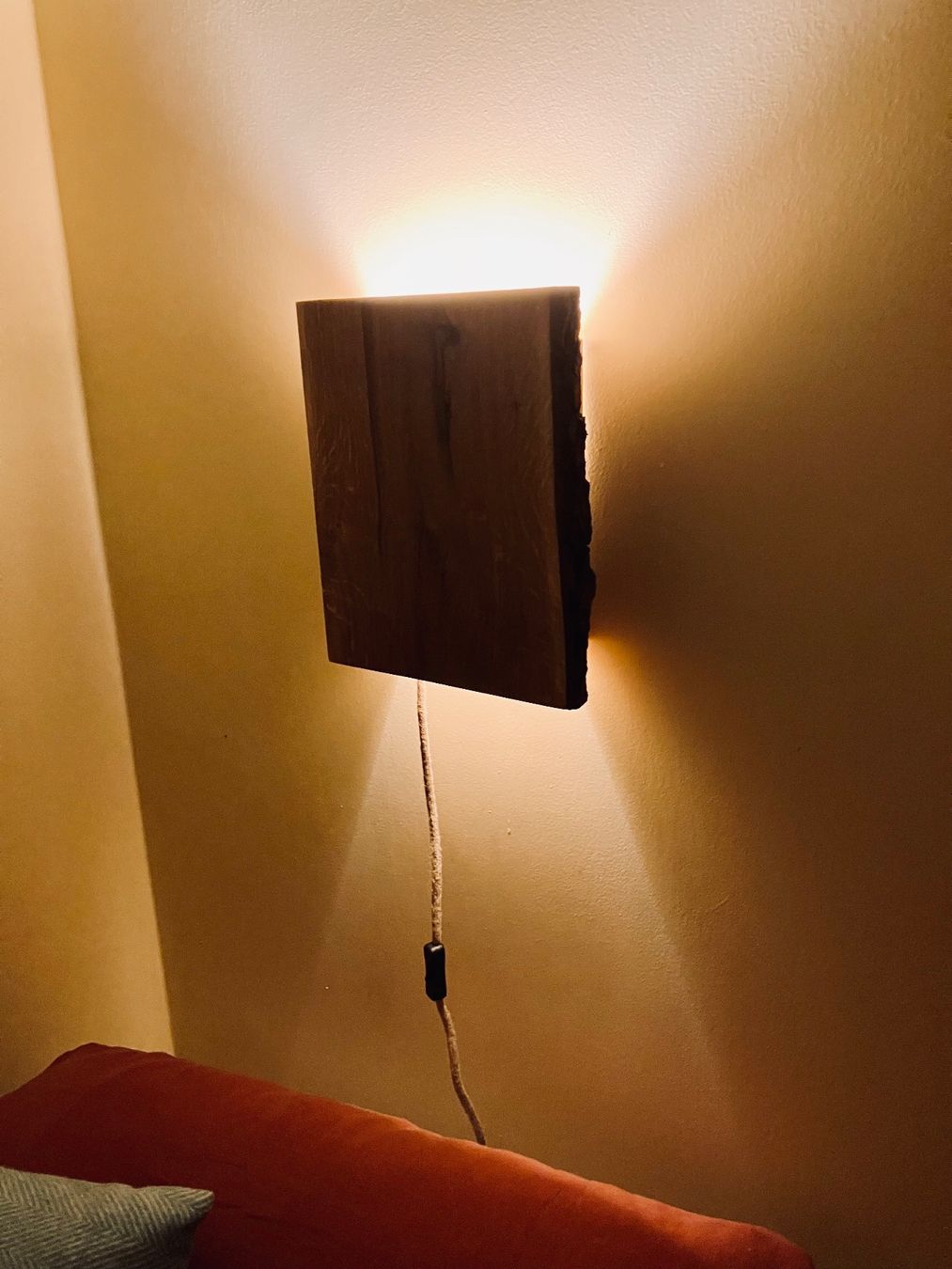 Lampade: Neue Wandleuchte aus massiver Eiche – Nuovo (secondo la descrizione) da Peseux venduto da Happynews 2