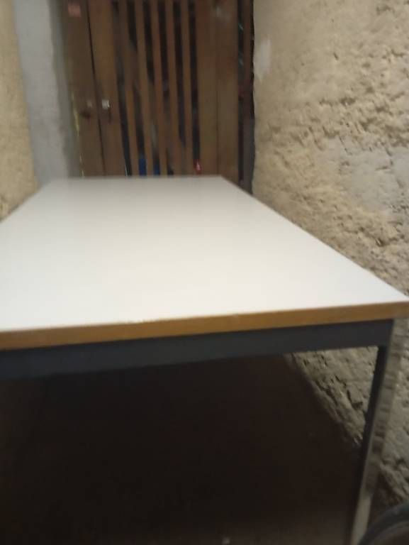 Tavoli: Solider Tisch  mit 30 mm Platte – Usato da Basel venduto da Petergunn