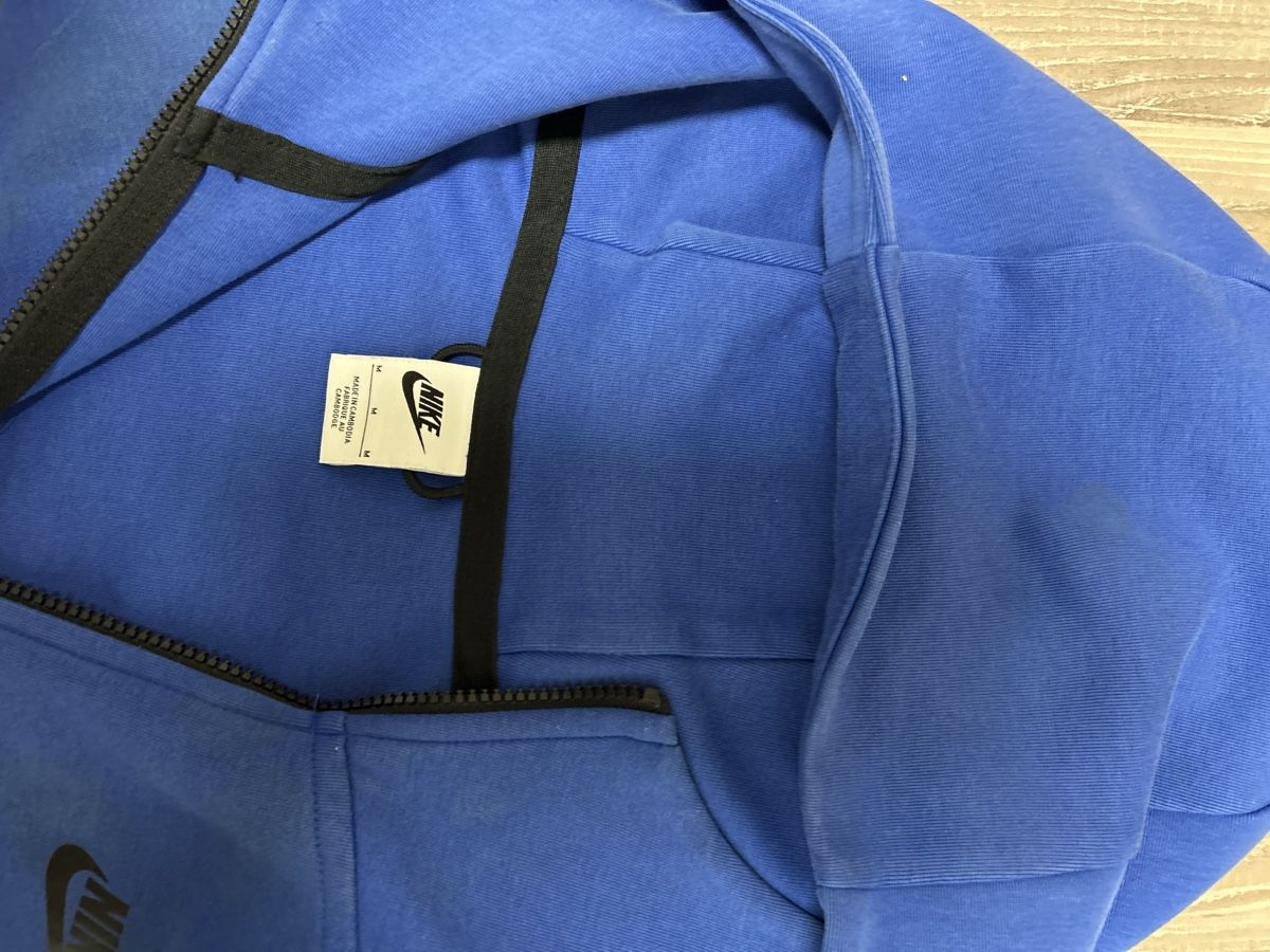 Nike Giacche: Nike Tech Blau – Usato da Pratteln venduto da Winpet 1