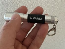 🔦 Kompakte Varta LED Taschenlampe – Robust & Handlich ✨