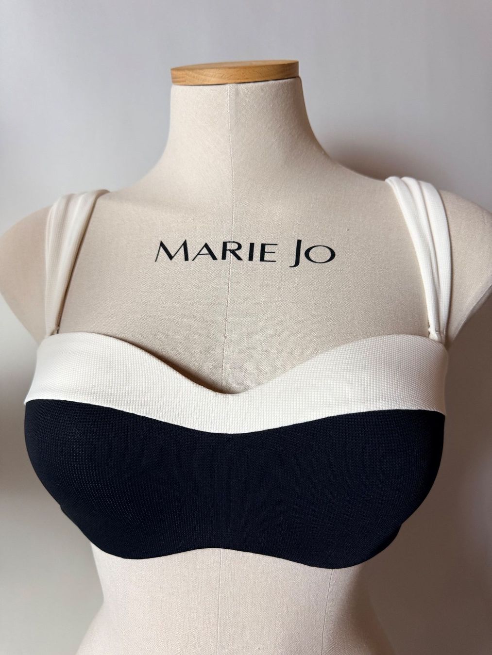 Triumph Costumi da bagno & Bikini: TRIUMPH, Bikini-Oberteil SUMMER GLOW, Grösse 42B – Nuovo e nell'imballaggio originale da Rudolfstetten venduto da gst_g7xl 1