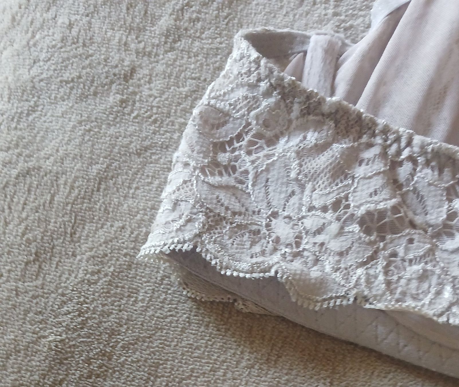 Hanro Altra biancheria intima: HANRO SPITZE BÜGEL BH 85 B BEIGE – Usato da Villa Luganese venduto da luxlady 9