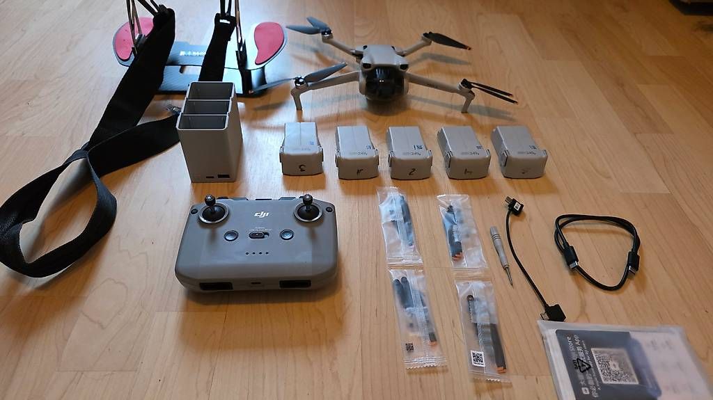 DJI Modellismo RC: Dji 3 Mini mit 5 Akkus – Usato da Riedholz venduto da msc_gmm7 3