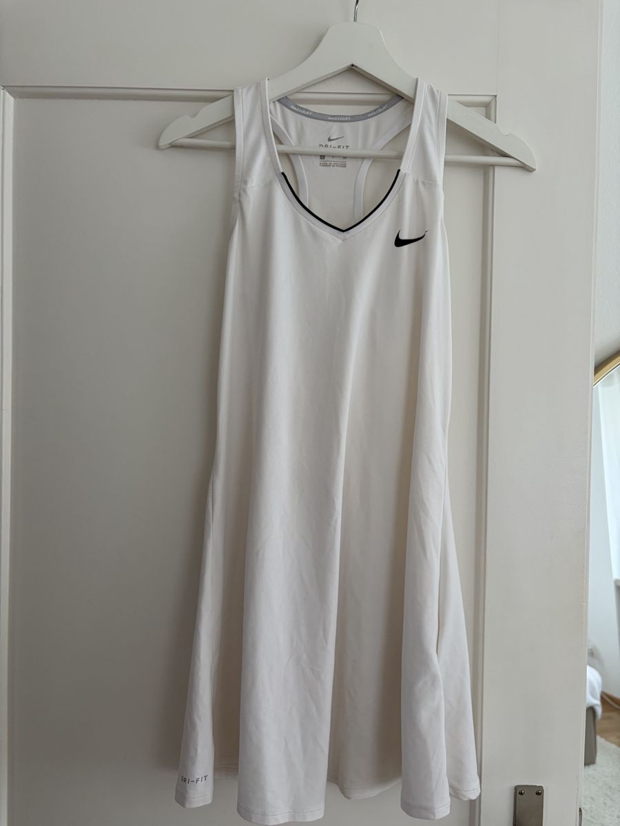 Nike Kleider: Nike Tenniskleid, Dri-Fit, Grösse S – Gebraucht aus Zürich von FaSa