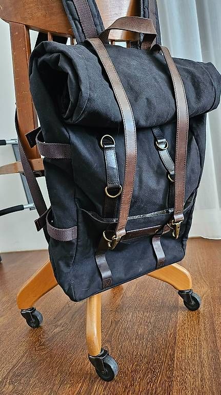 Zaini: Property of ... Rucksack Karl Travel Backpack – Usato da Uitikon Waldegg venduto da hddinu 1