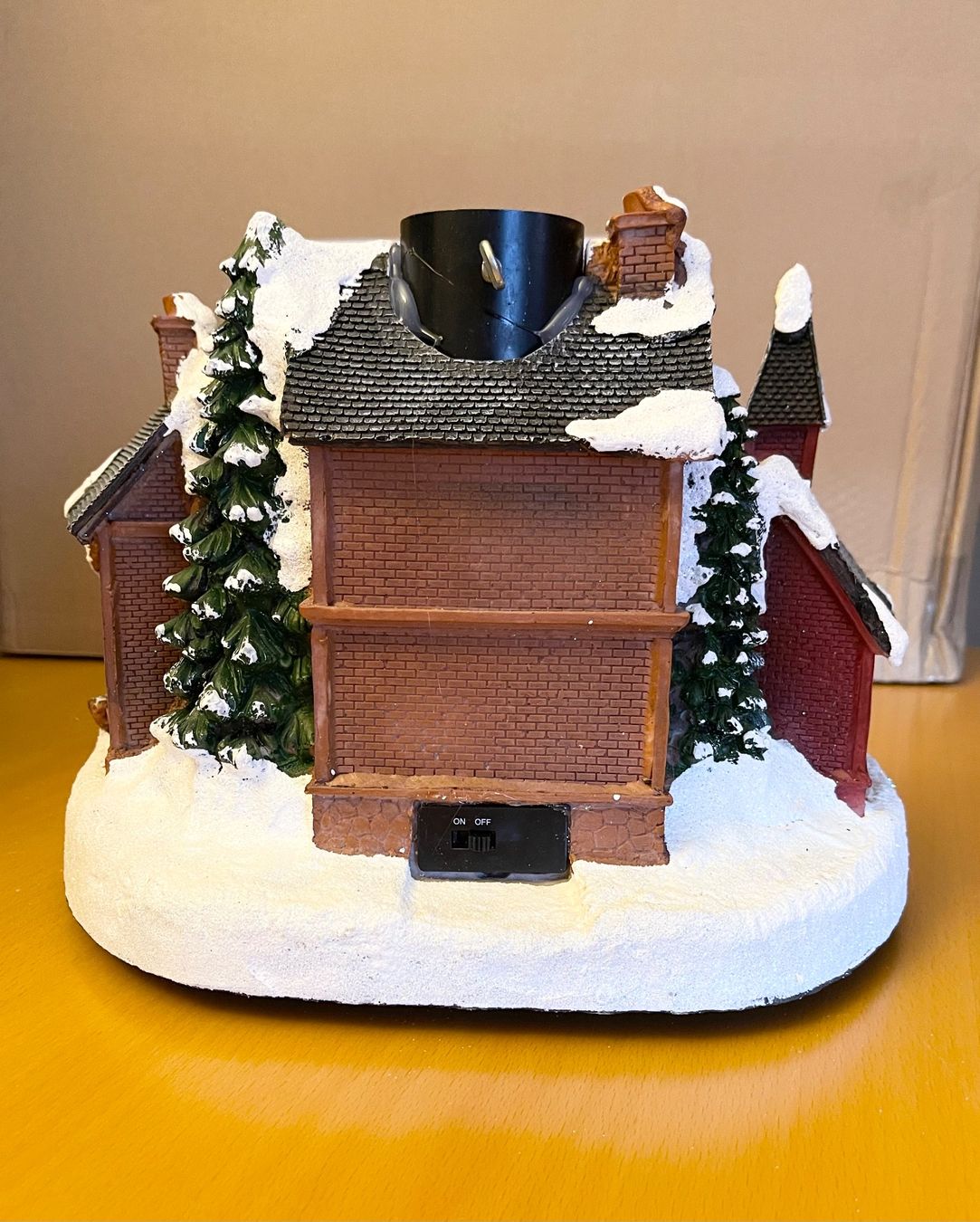 Basi per albero di Natale: Spezieller Weihnachtsbaumständer Dorf mit LED Beleuchtung – Nuovo e nell'imballaggio originale da Basel venduto da Seifehuesli 7
