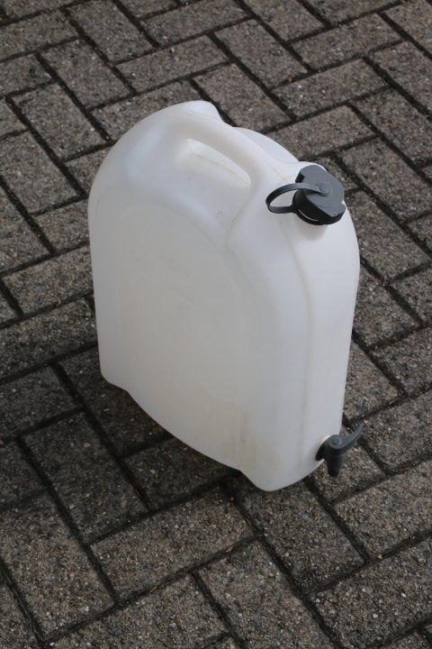 Contenitori & Simili: Wasserbehälter 20 Liter – Usato da Affoltern am Albis venduto da Platy1972