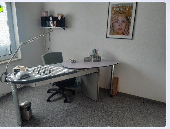Tavoli: Nageltisch mit integrierter Absaug- und Feinstaubfilterung – Usato da Widnau venduto da Max40 1