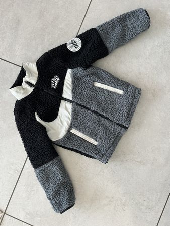 Teddyfelljacke von Nike Grösse.110-116 in Top Zustand
