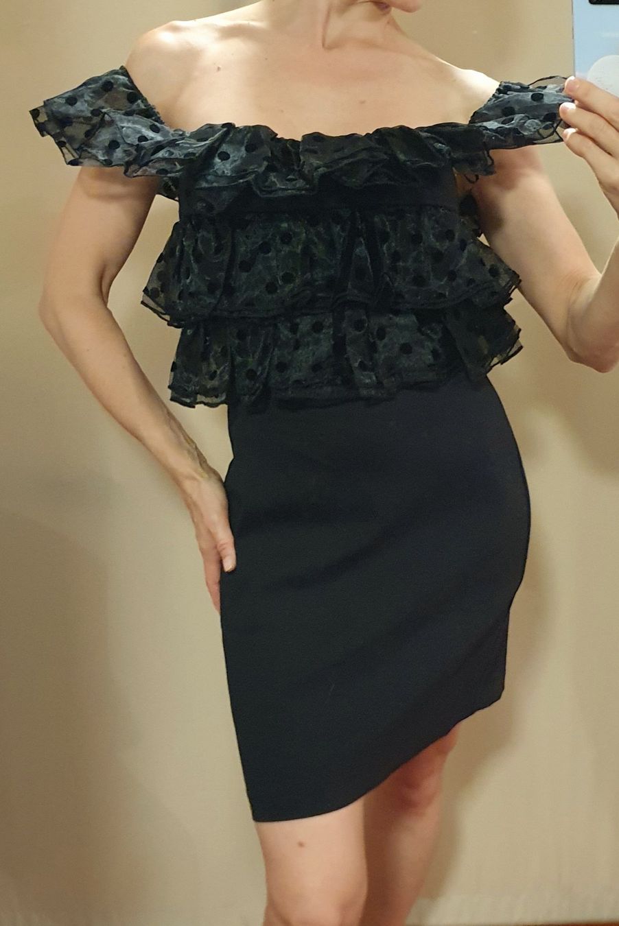 Zara Vestiti: Kleid mit Vollants Carmenstyle Gr. M – Usato da Stansstad venduto da InStyle8