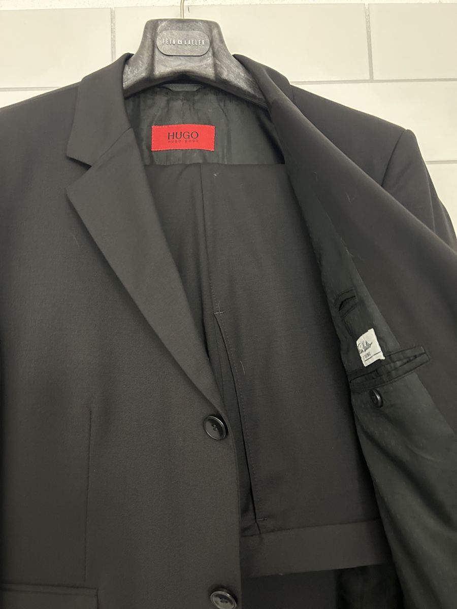 Hugo Boss Completi: HUGO BOSS Anzug schwarz Grösse 56 – Usato da Bülach venduto da INO_ 5