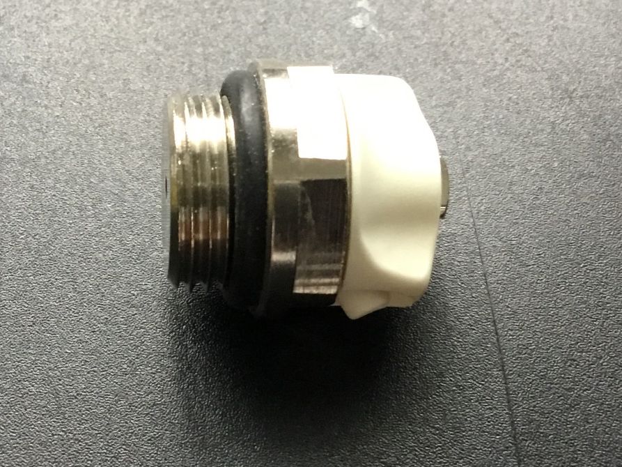Radiatori: Radiator Lufthahnen  3/8“ Neu – Nuovo (secondo la descrizione) da St. Margrethen SG venduto da alfapeugeot10 1
