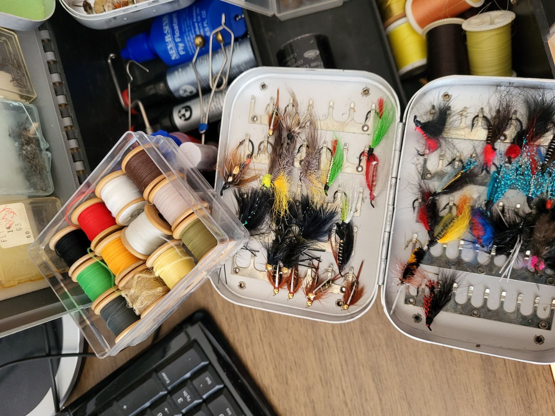 Esche: Fliegen + Bindematerial – Usato da Bolligen venduto da Jsamsung 1