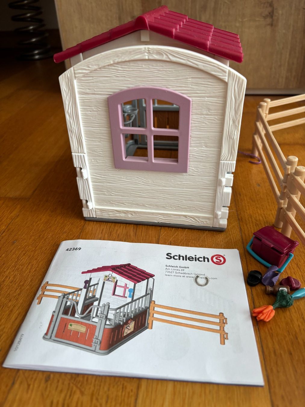 Schleich Giocattoli: Schleich Pferdebox mit Arabern und Pferdepflegerin – Usato da Biel-Benken BL venduto da Bergerr 1