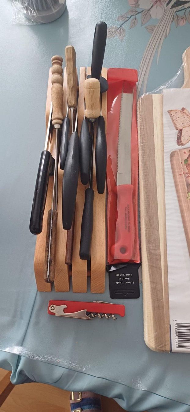 Messer: Set de couteaux avec planche à couper et essoreuse à salade – Neu (gemäss Beschreibung) aus Payerne von jea_m6nb 7