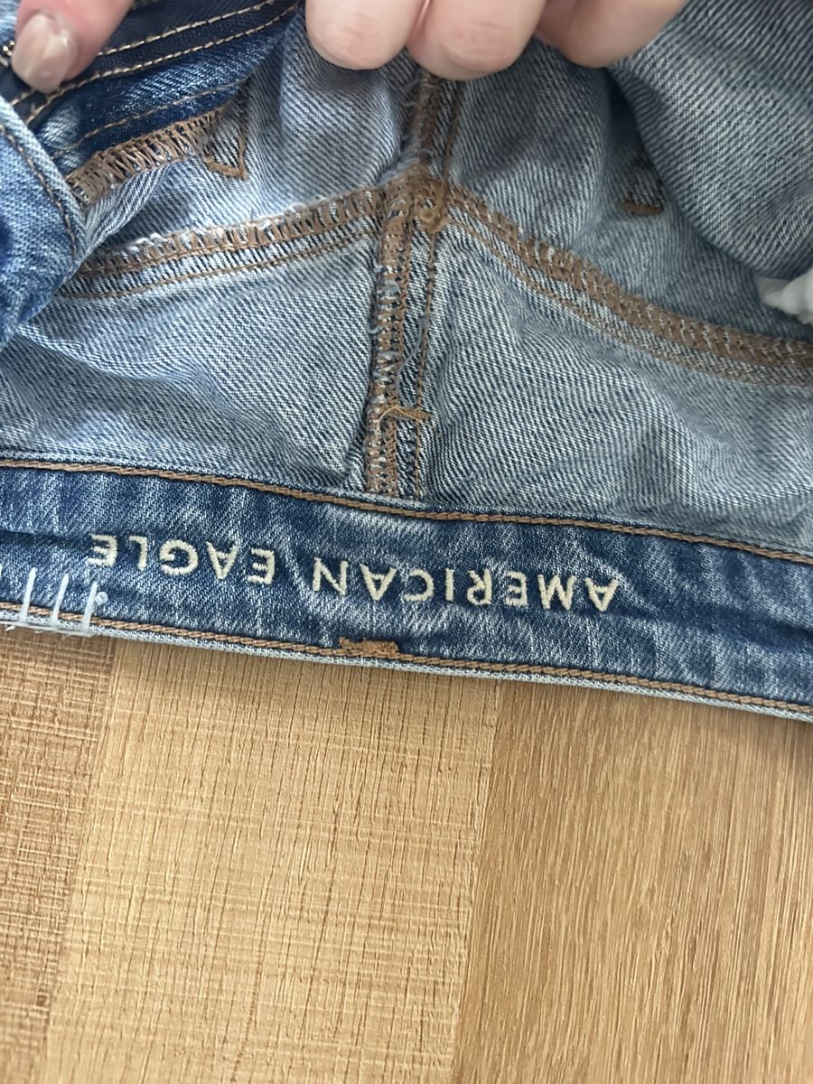 American Eagle Jeans: American Eagle Mom Jeans – Usato da Zürich venduto da gryffindor_aurorin 1