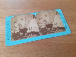 STEREOPHOTO - PARIS - KINDER SZENEN - MAEDCHEN mit PAPAGEI